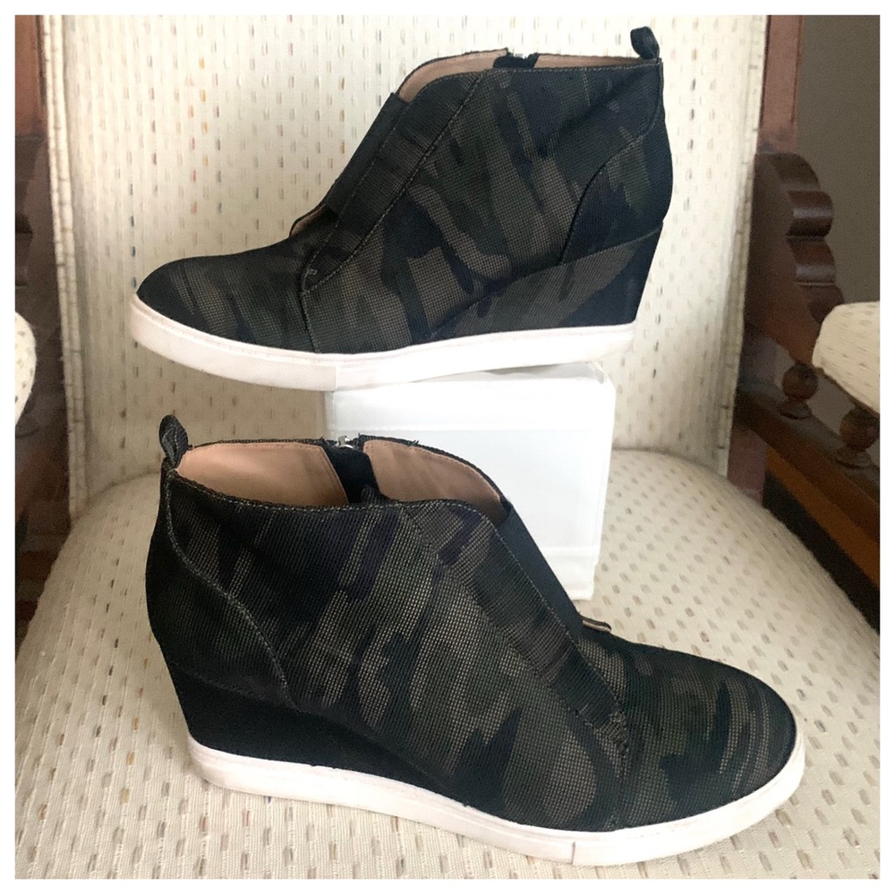 Linea Paolo Womens Felicia Boot Size 10M Wedge Heel Camo Fabric Sneaker Bootie